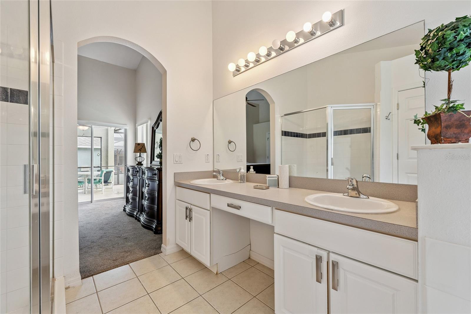 Image 21 of 33 For 609 Kensington Drive