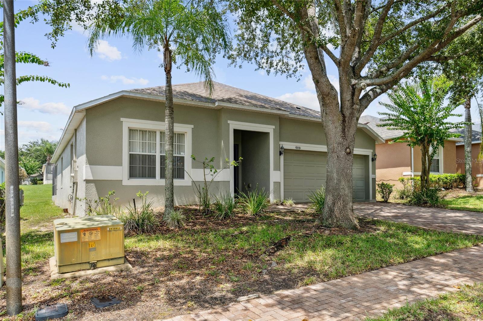 Image 3 of 33 For 609 Kensington Drive