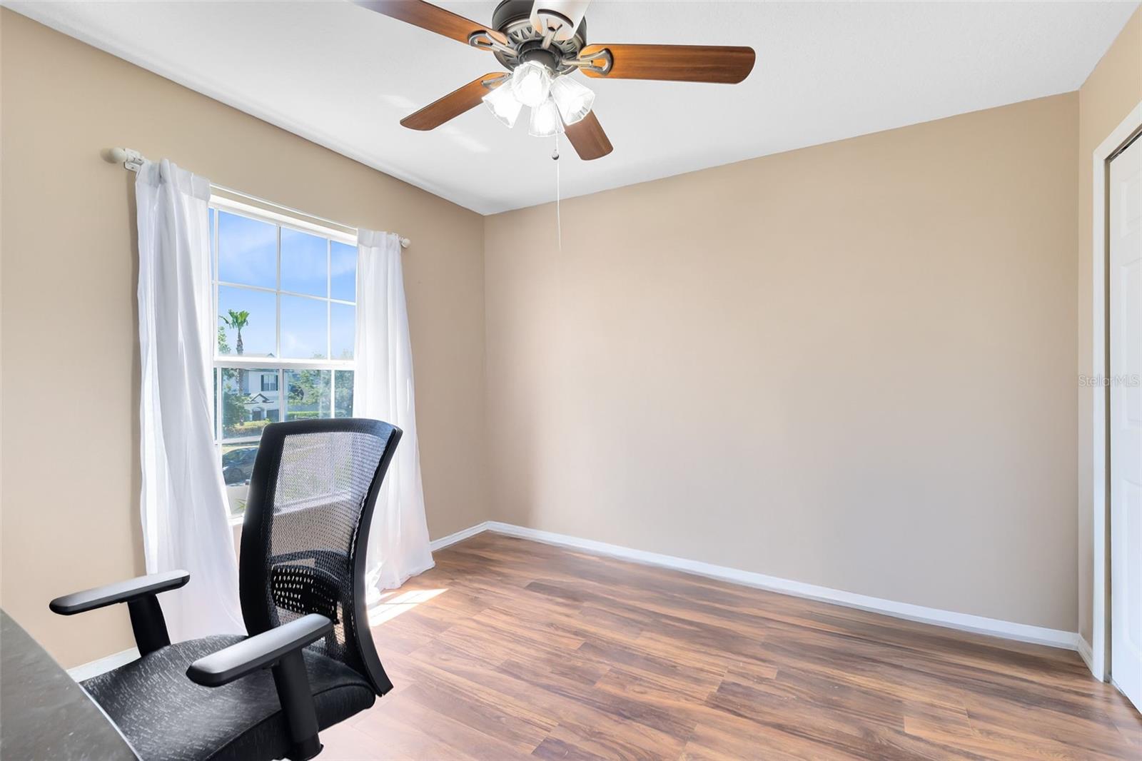 Image 16 of 35 For 18019 Falcon Green Court
