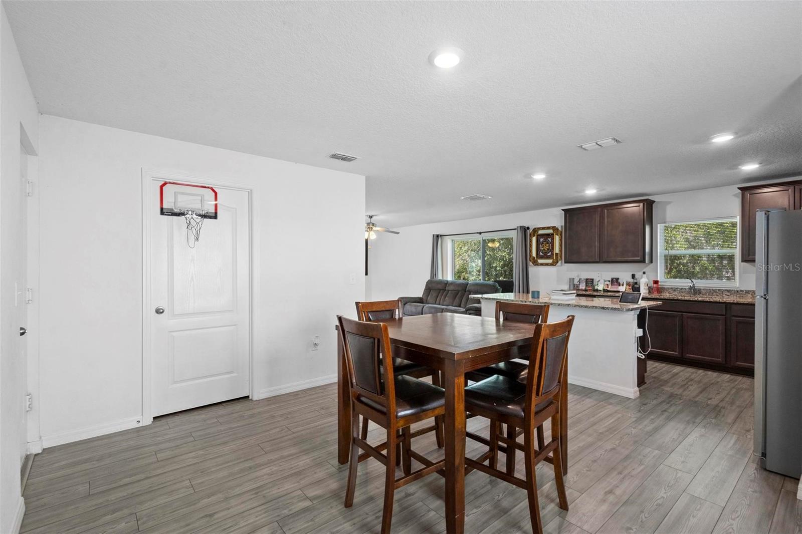 Image 15 of 35 For 938 Mansfield Road