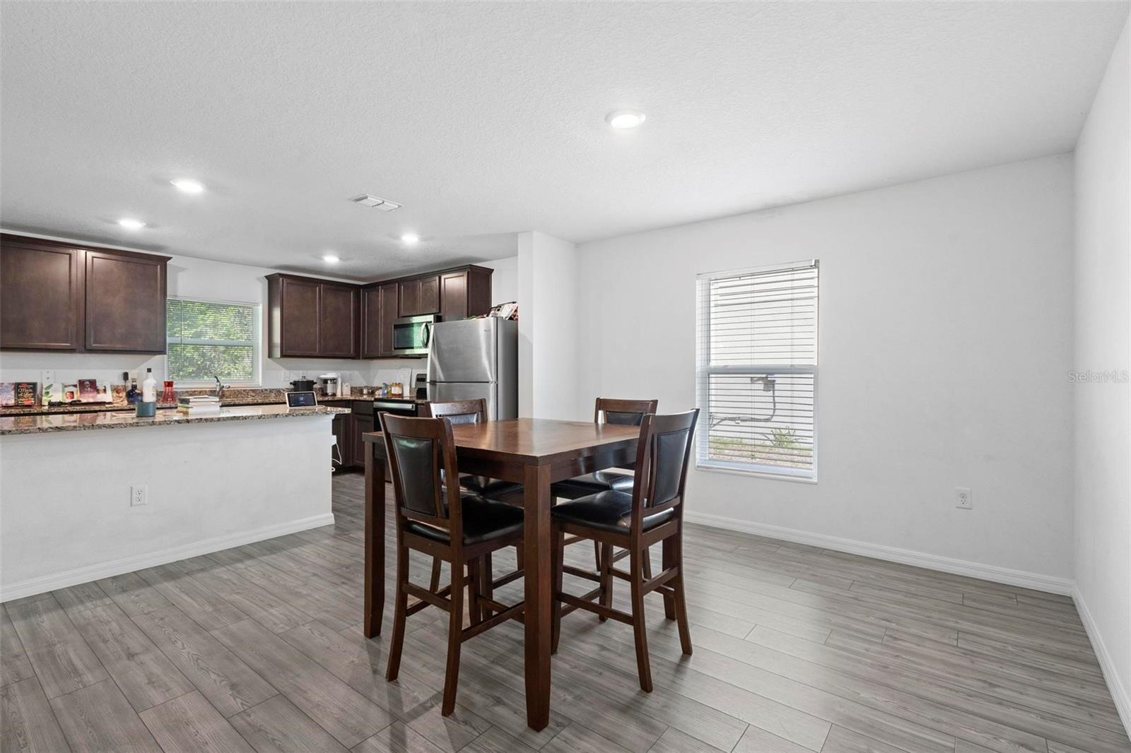 Image 17 of 35 For 938 Mansfield Road