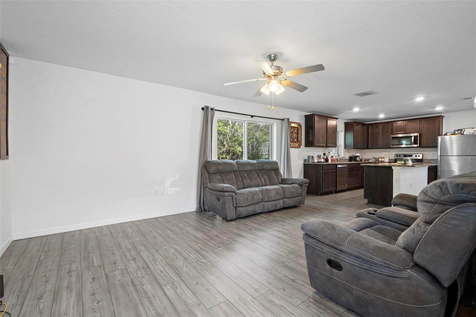 Image 2 of 35 For 938 Mansfield Road