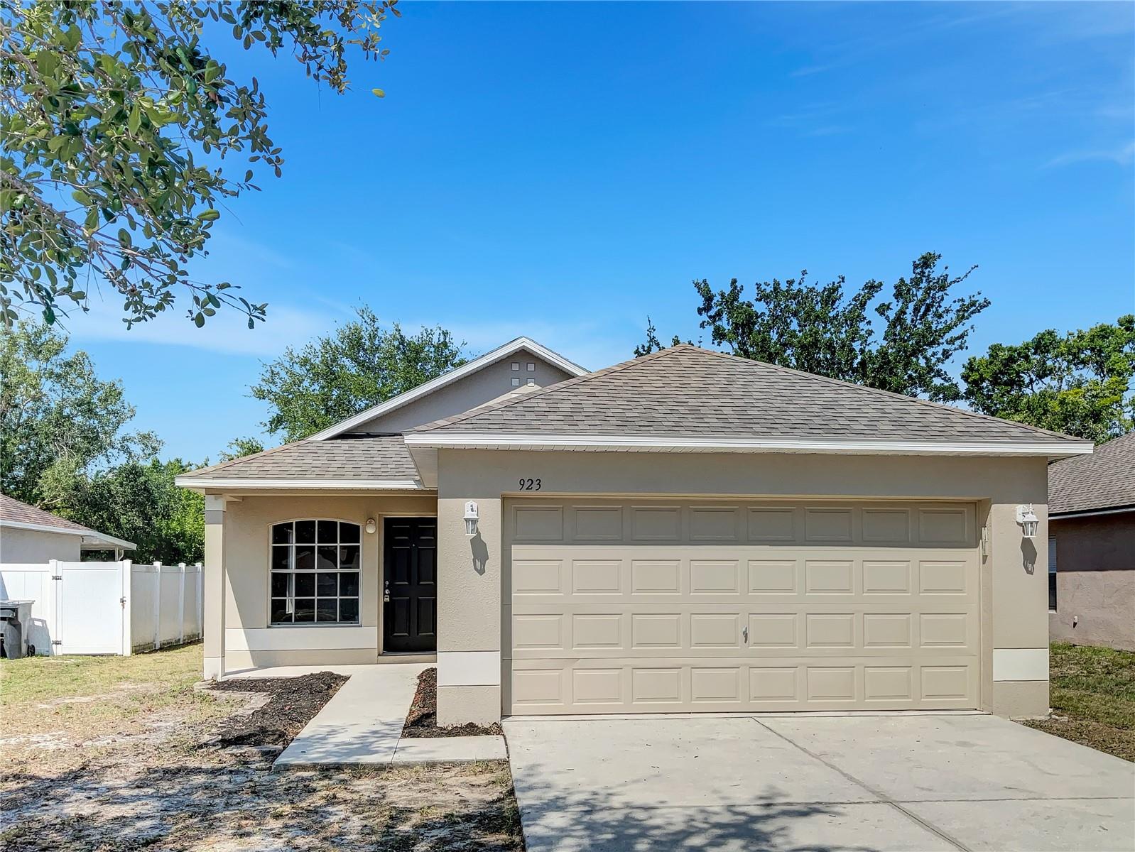 Image 9 of 22 For 923 Brenton Leaf Drive