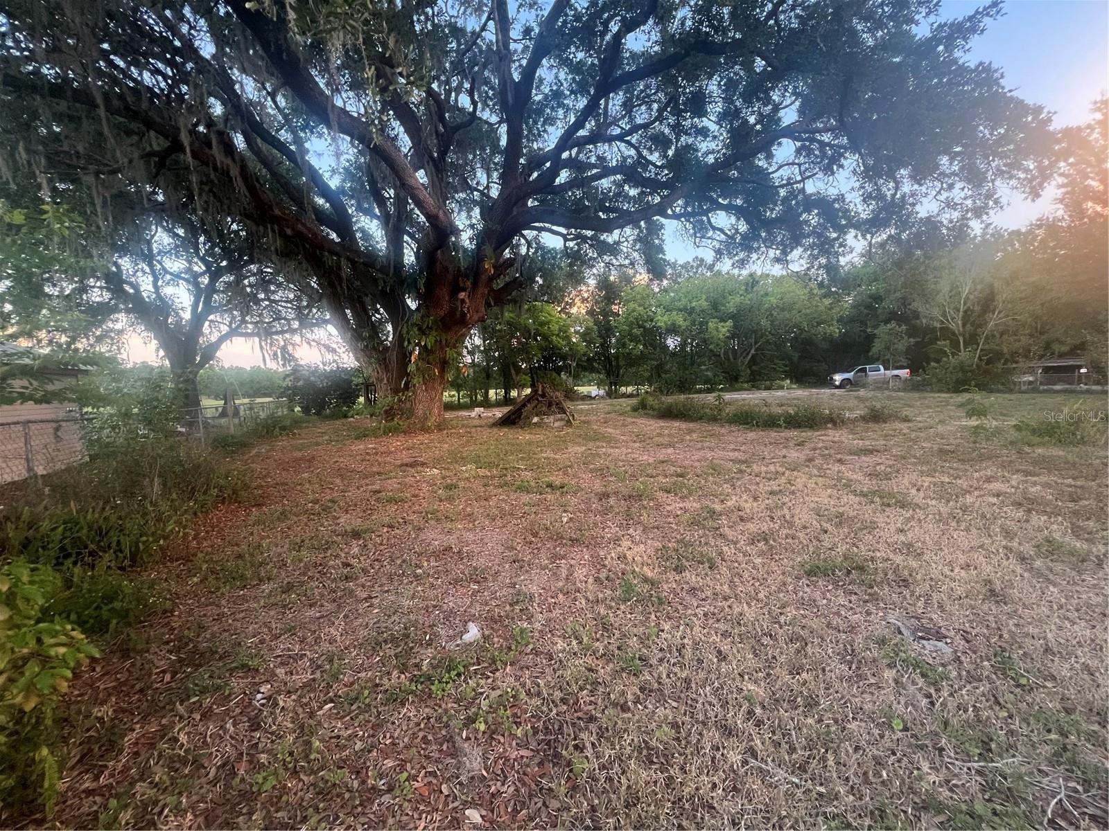 Image 3 of 12 For 1746 Oakland Road E