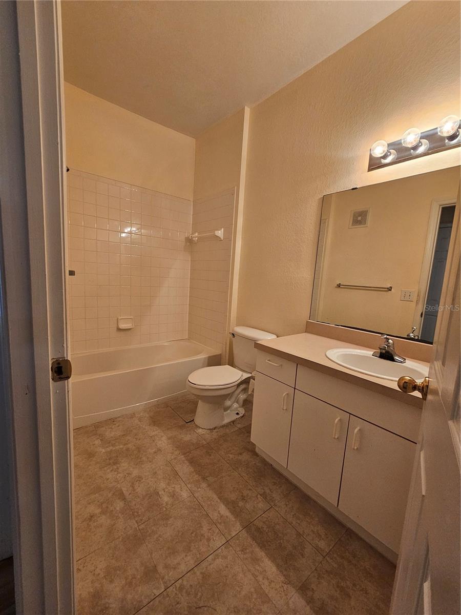 Image 32 of 79 For 3621 Conroy Road 712
