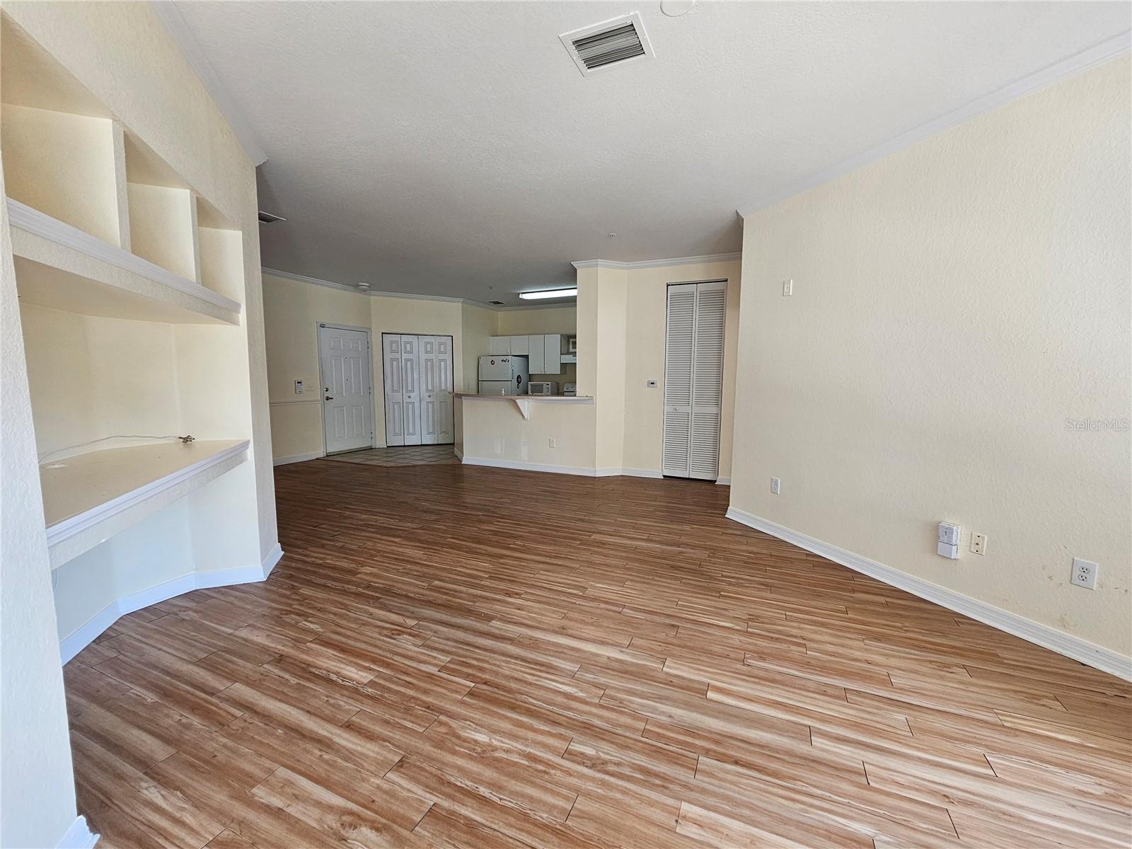 Image 7 of 79 For 3621 Conroy Road 712