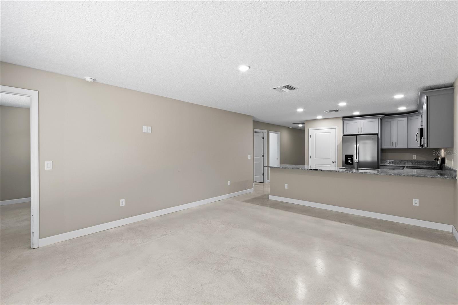 Image 10 of 15 For 925 Clifford Avenue 927