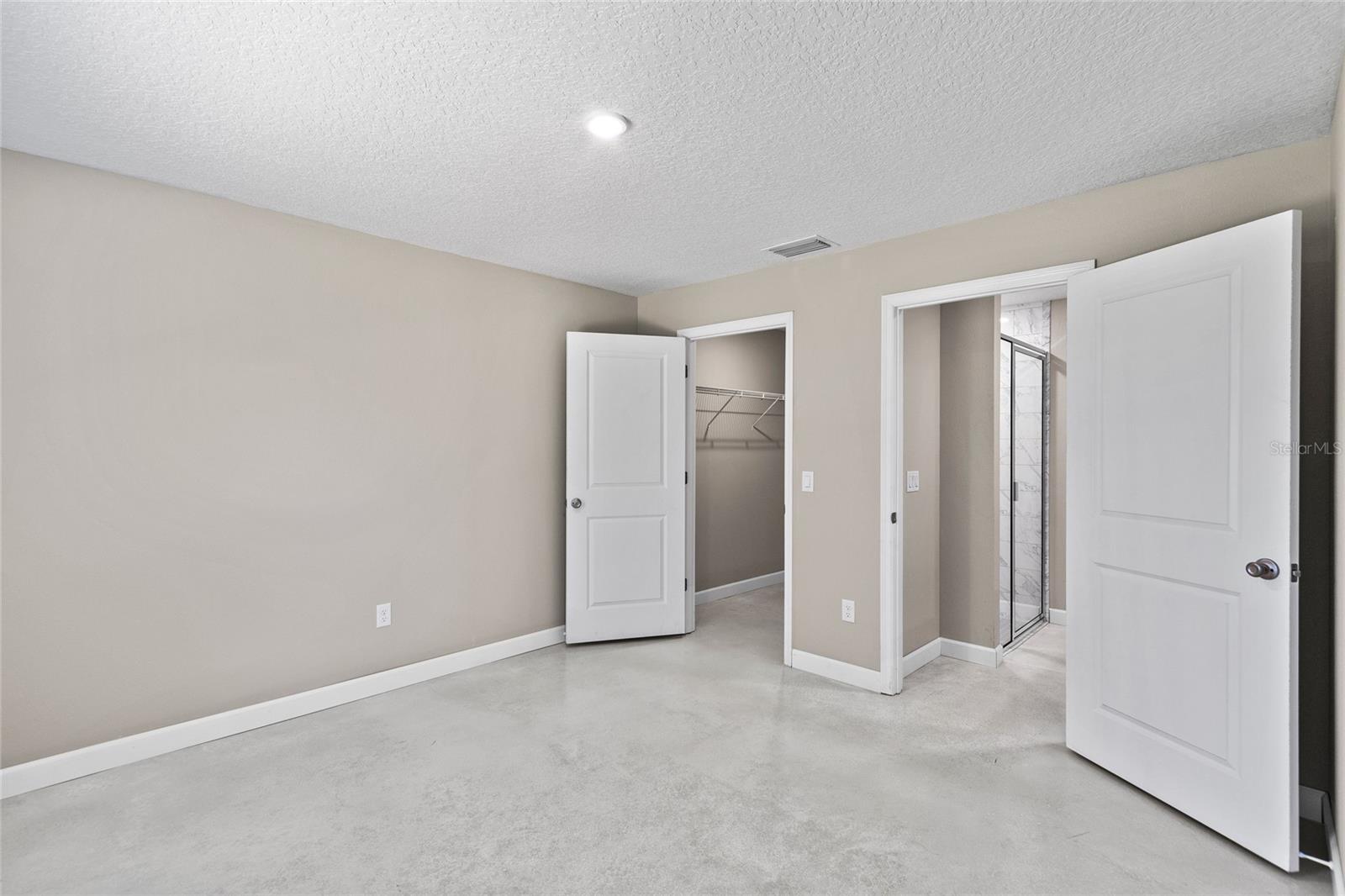Image 12 of 15 For 925 Clifford Avenue 927