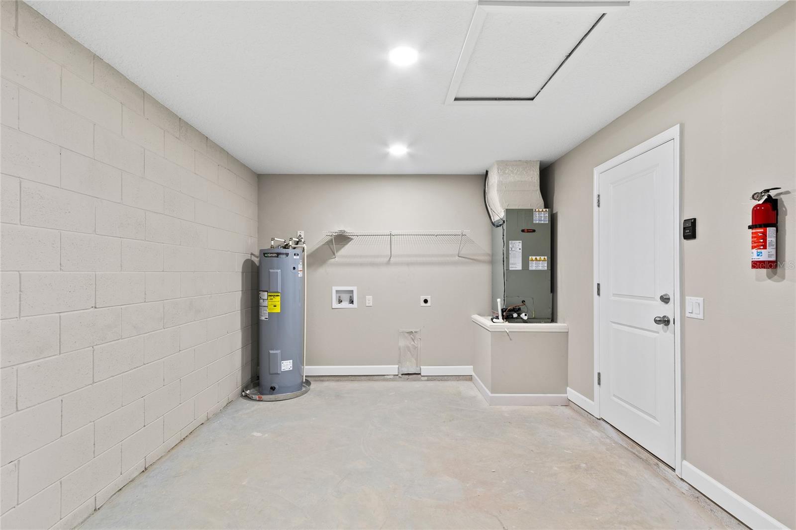 Image 4 of 15 For 925 Clifford Avenue 927