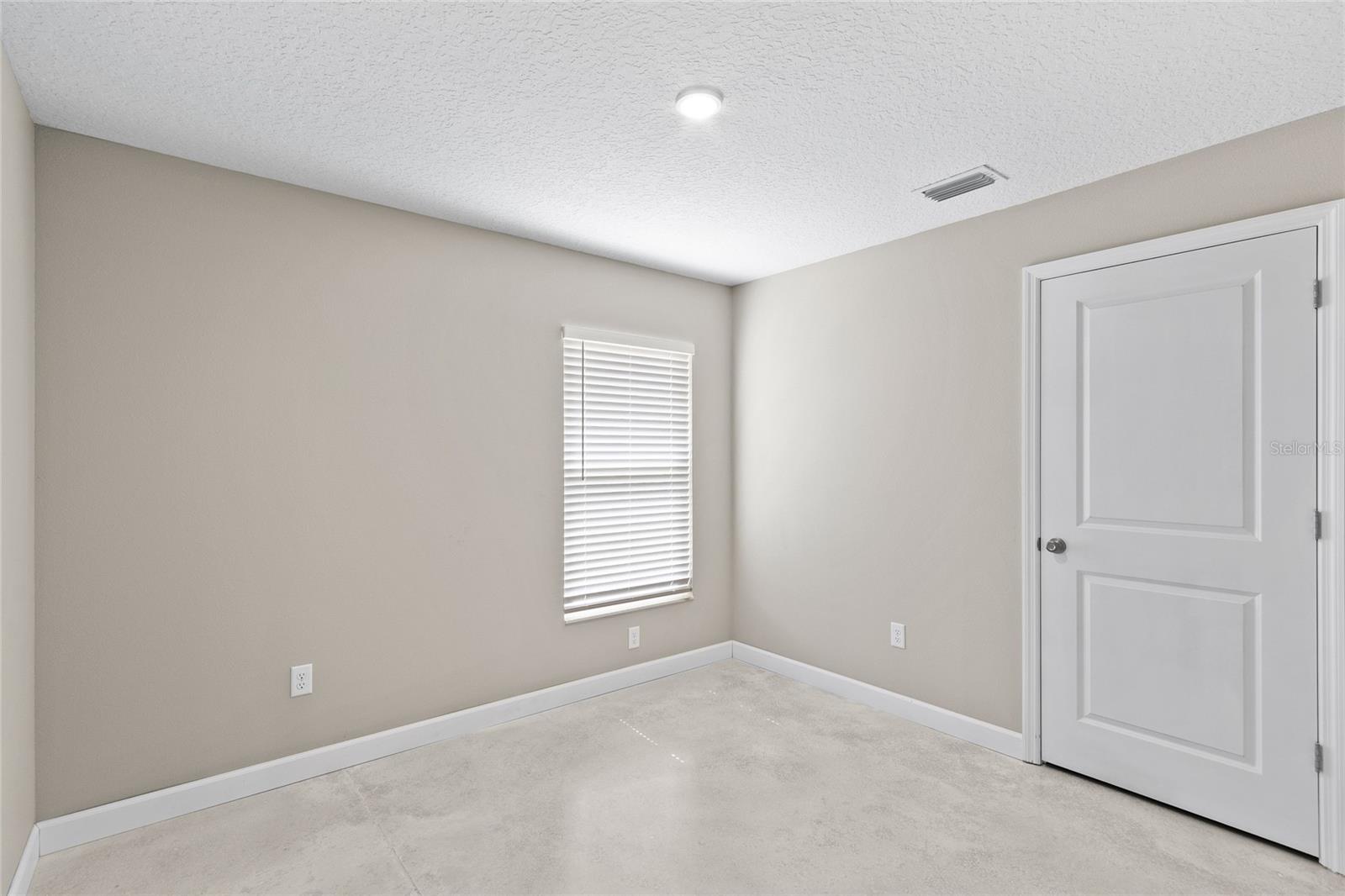 Image 5 of 15 For 925 Clifford Avenue 927
