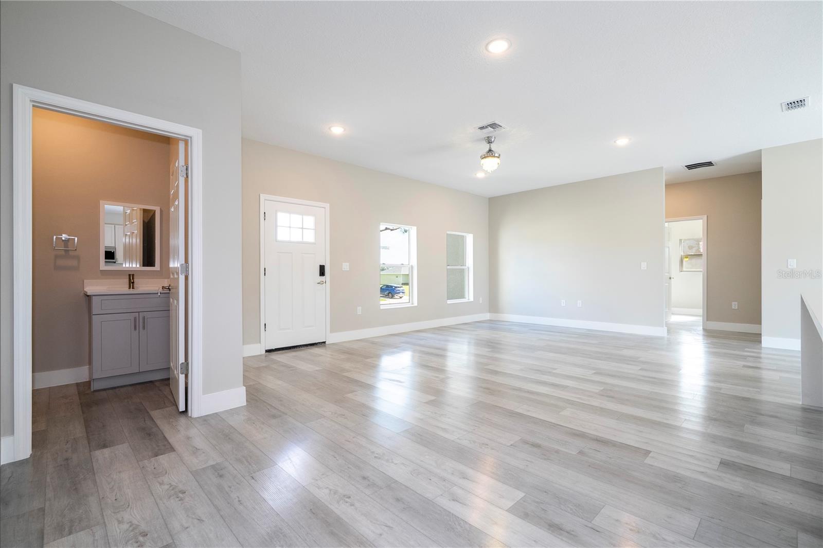 Image 19 of 71 For 7916 Granada Rd