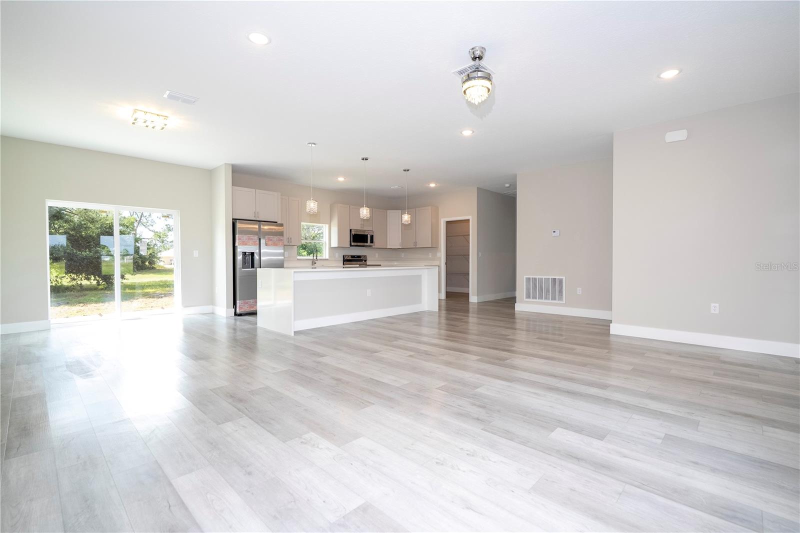 Image 4 of 71 For 7916 Granada Rd