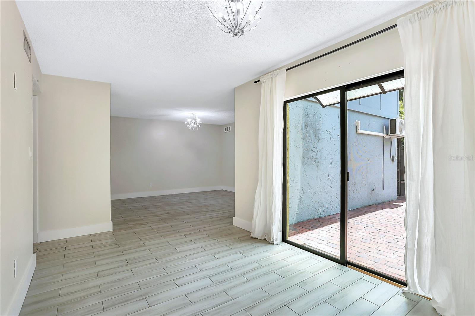 Image 13 of 32 For 7484 Canford Court 8