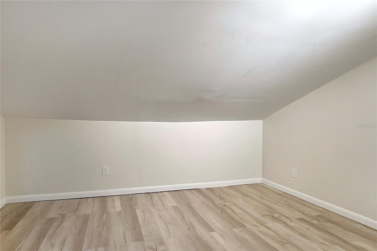Image 27 of 32 For 7484 Canford Court 8