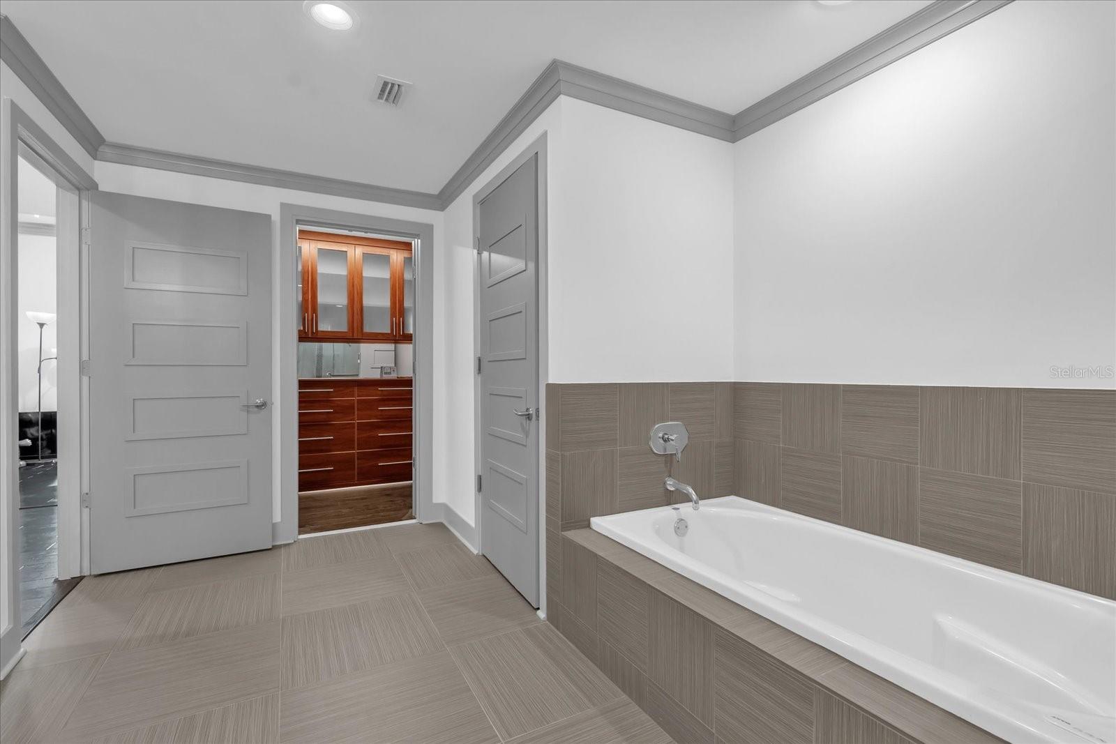 Image 18 of 34 For 260 Osceola Avenue 1406