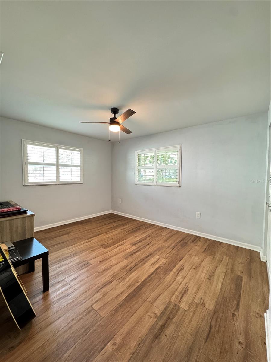 Image 10 of 16 For 1700 Overlake Avenue