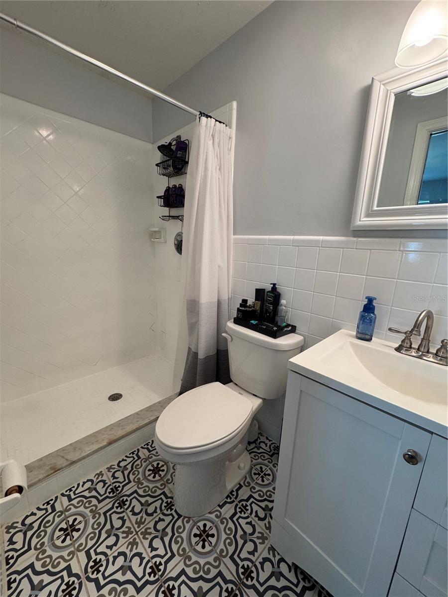 Image 11 of 16 For 1700 Overlake Avenue