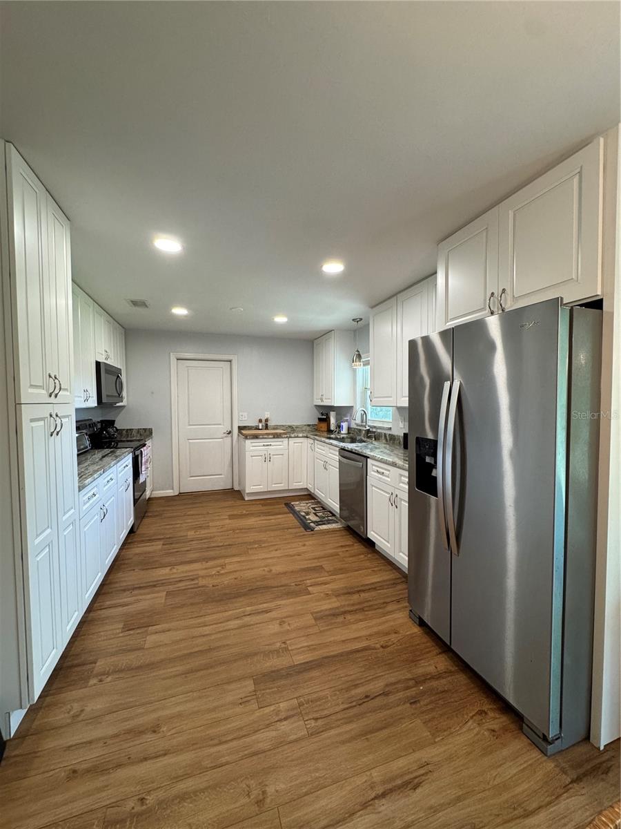 Image 3 of 16 For 1700 Overlake Avenue