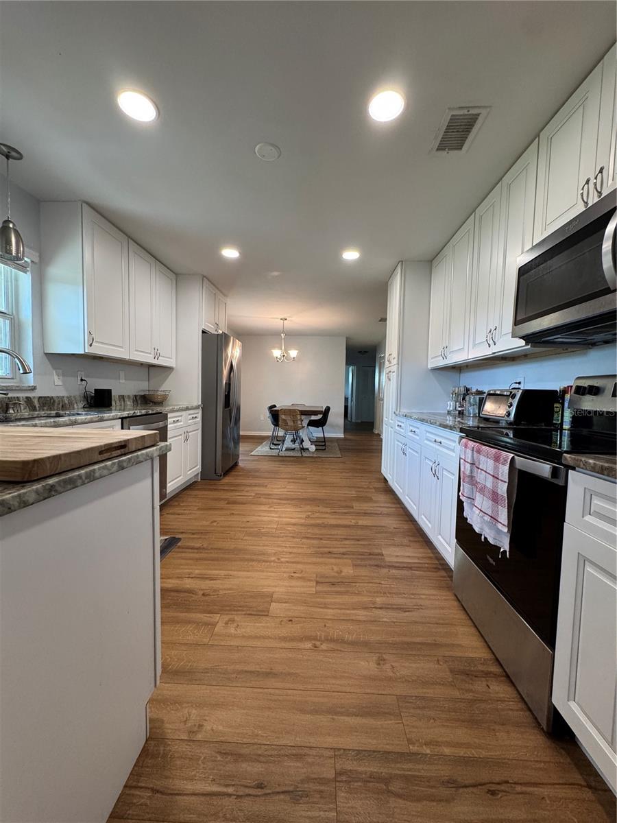 Image 4 of 16 For 1700 Overlake Avenue