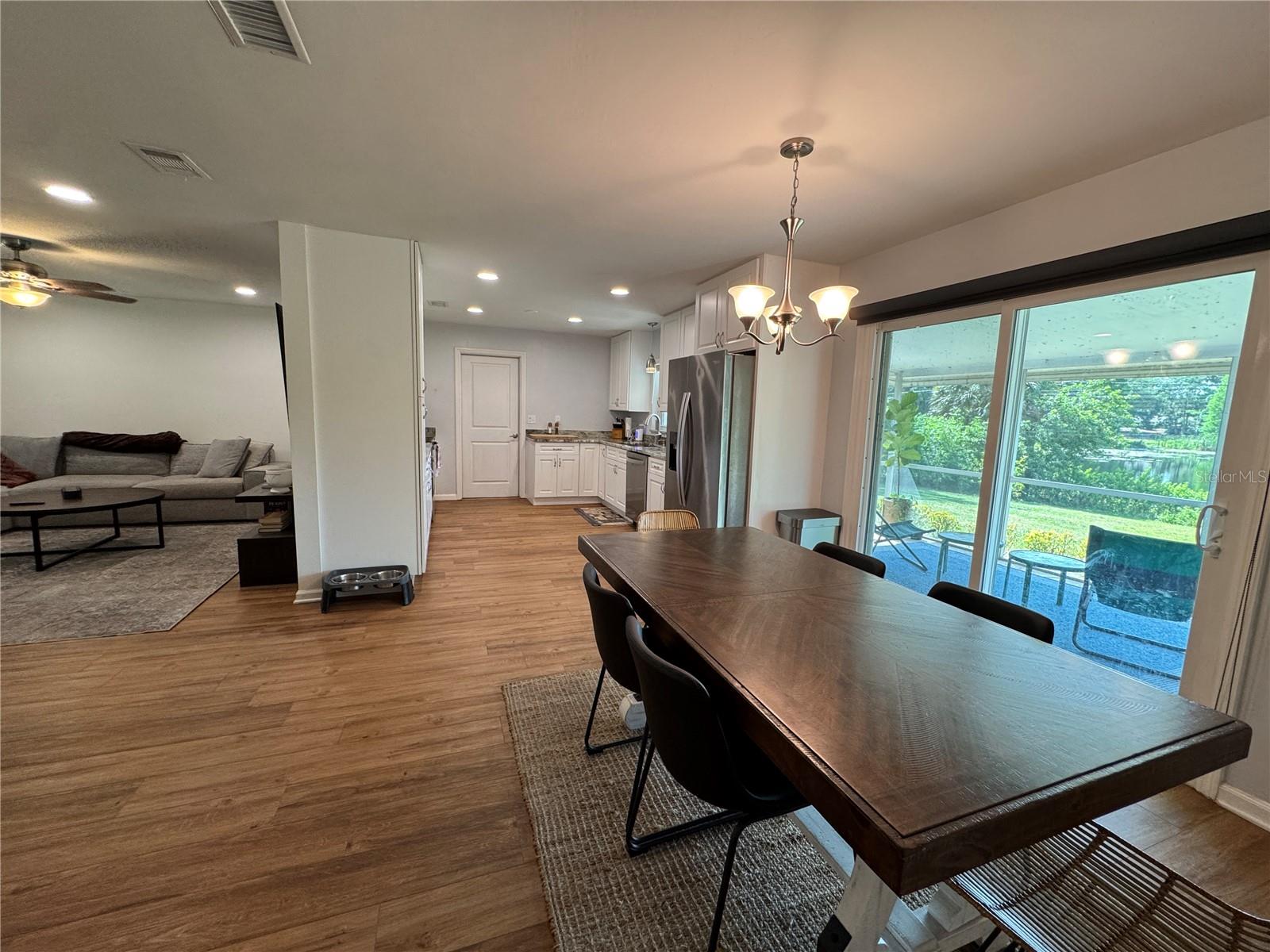 Image 5 of 16 For 1700 Overlake Avenue