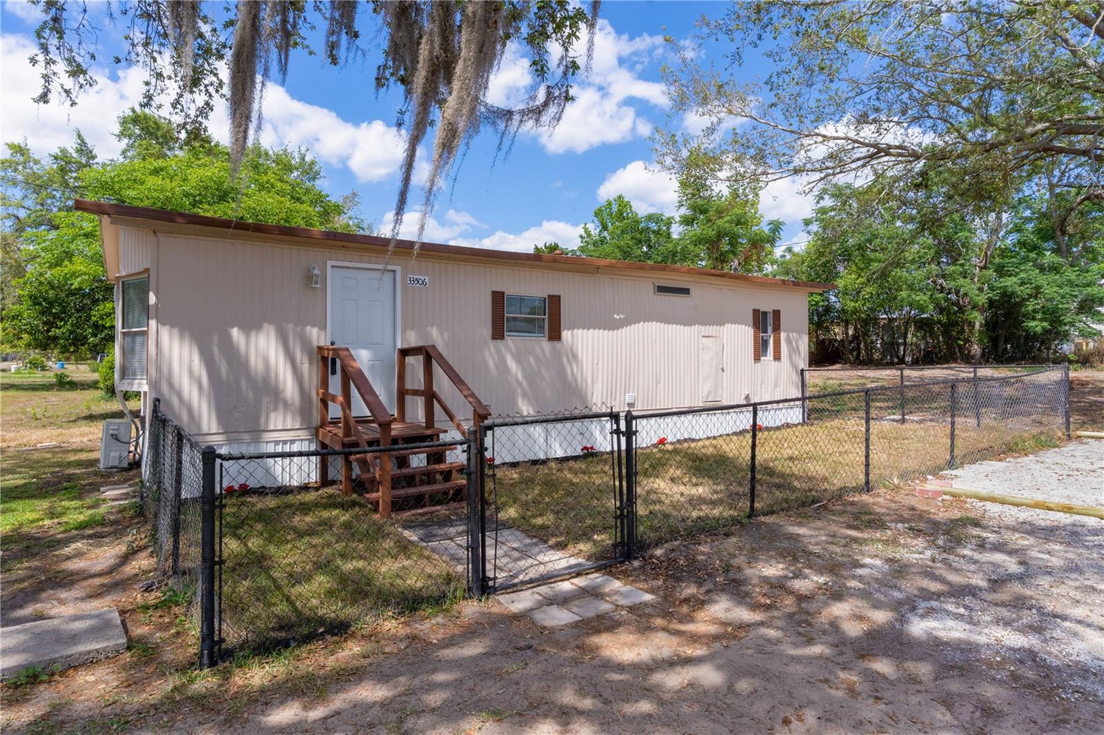 Details for 33506 Luana Court, LEESBURG, FL 34788