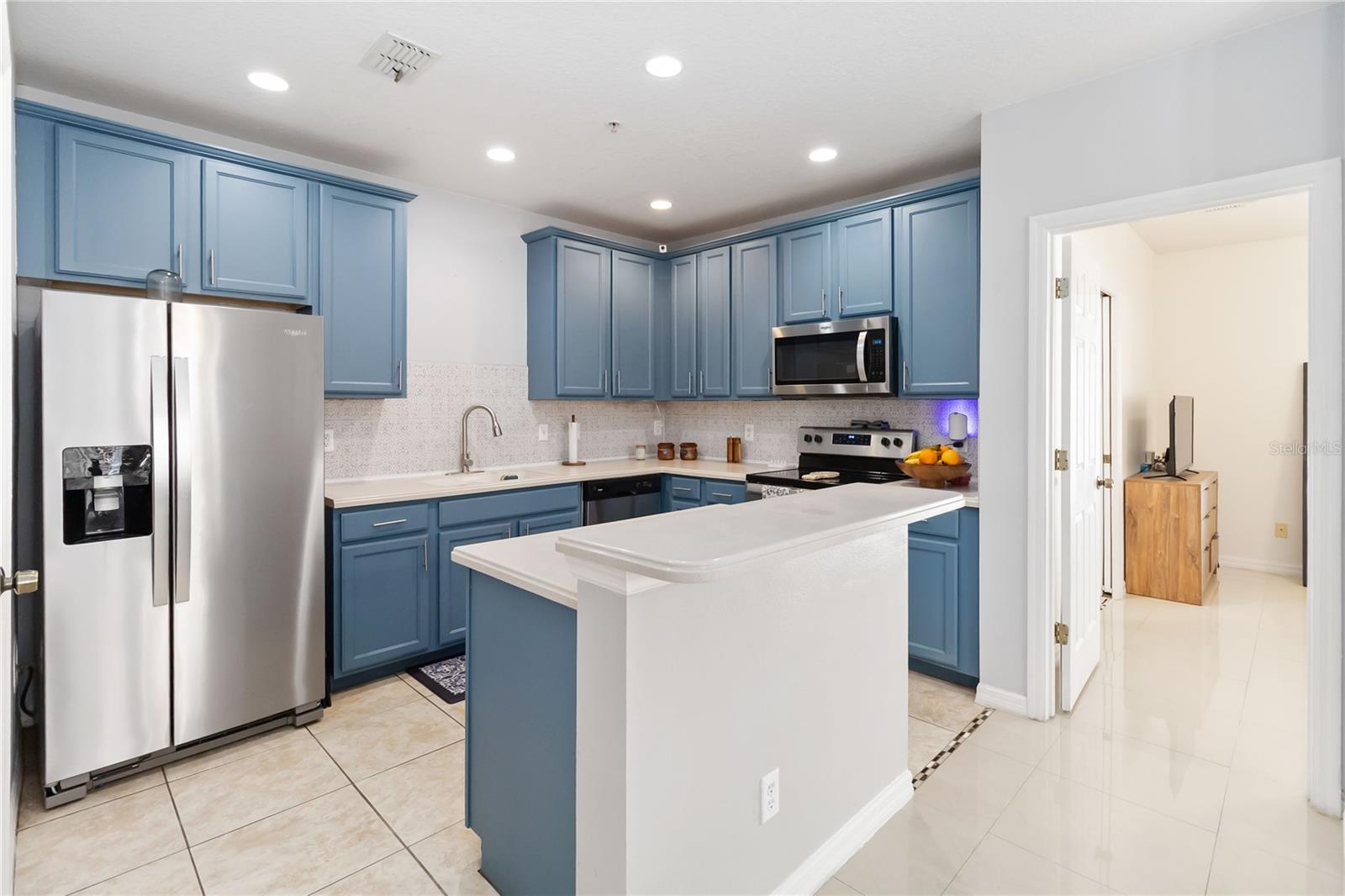 Image 10 of 57 For 2016 Cypress Bay Boulevard