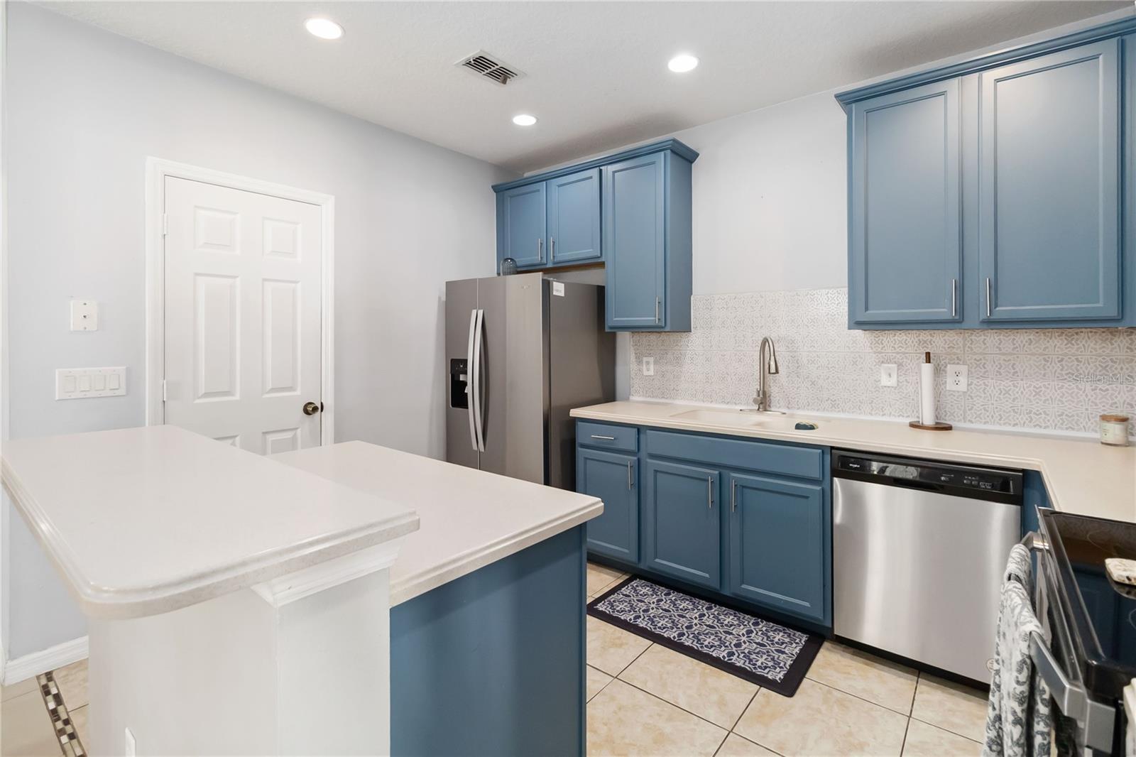 Image 11 of 57 For 2016 Cypress Bay Boulevard