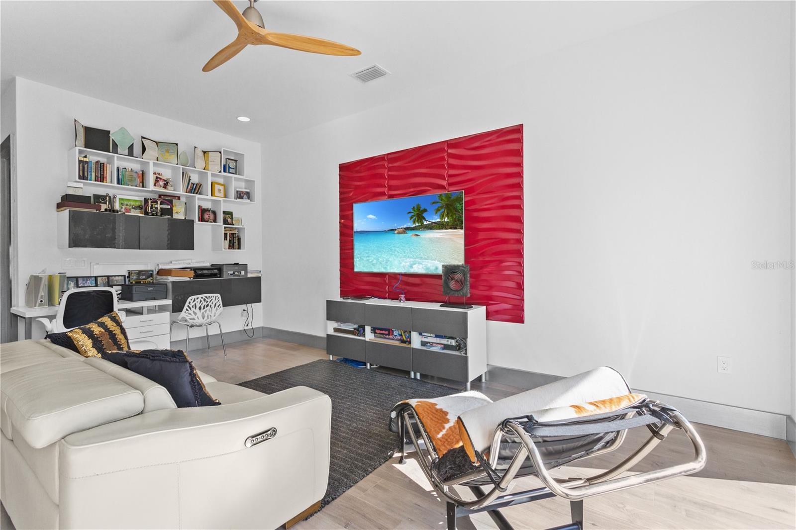 Image 13 of 45 For 11734 Lake Willis Drive