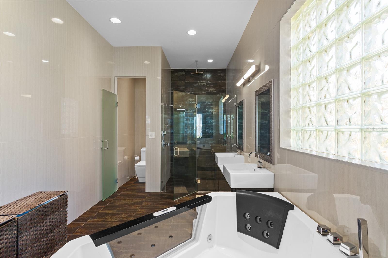 Image 15 of 45 For 11734 Lake Willis Drive