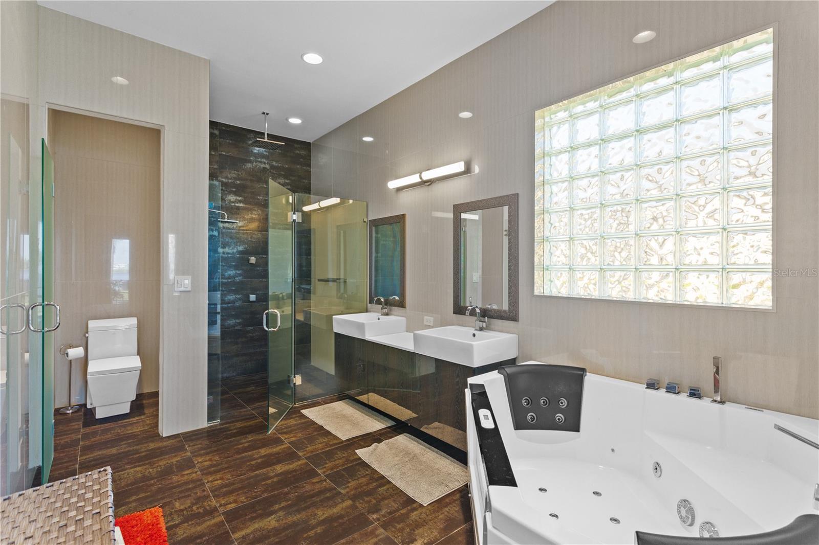 Image 21 of 45 For 11734 Lake Willis Drive