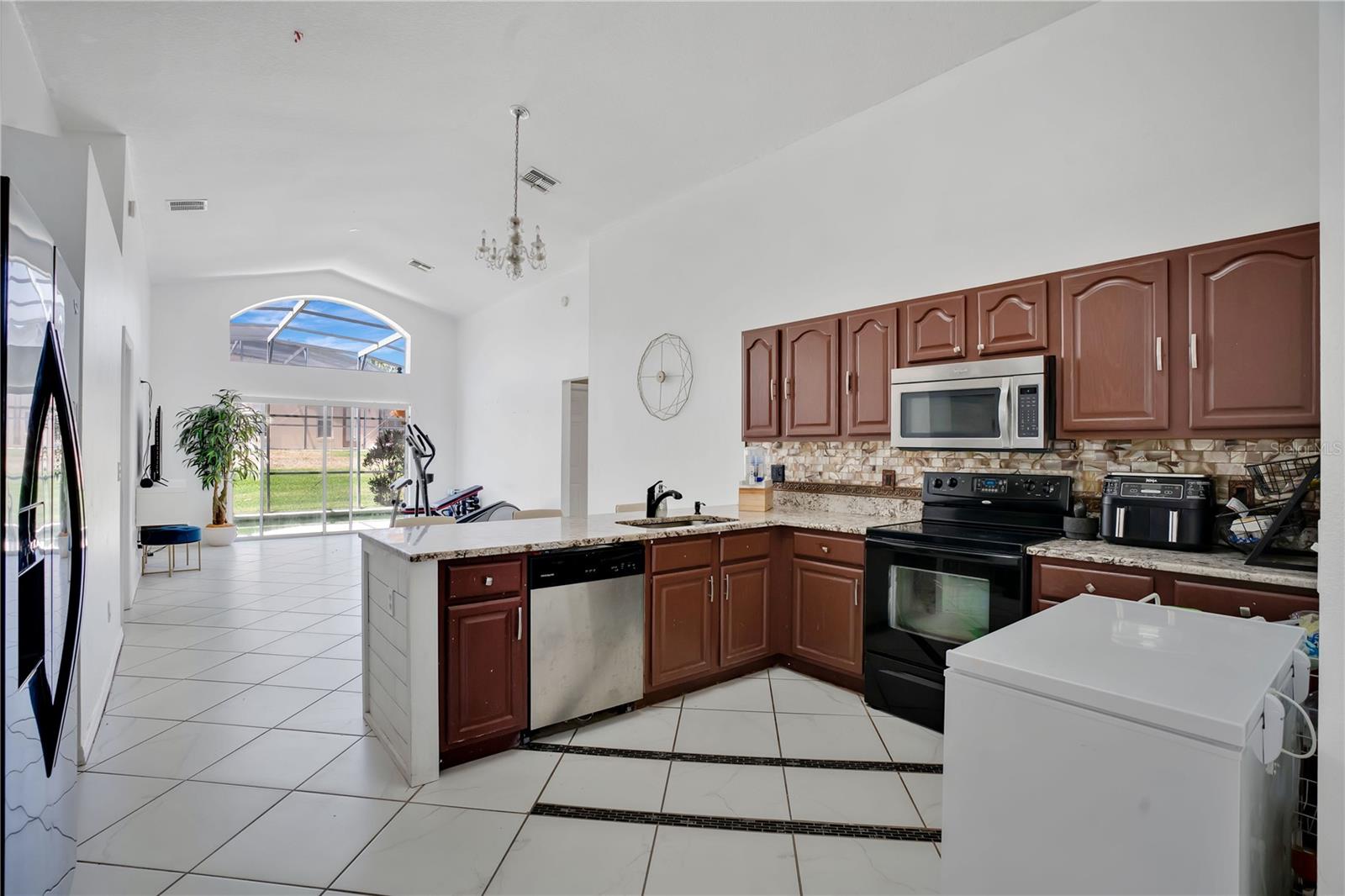Image 5 of 20 For 119 Hypolita Avenue