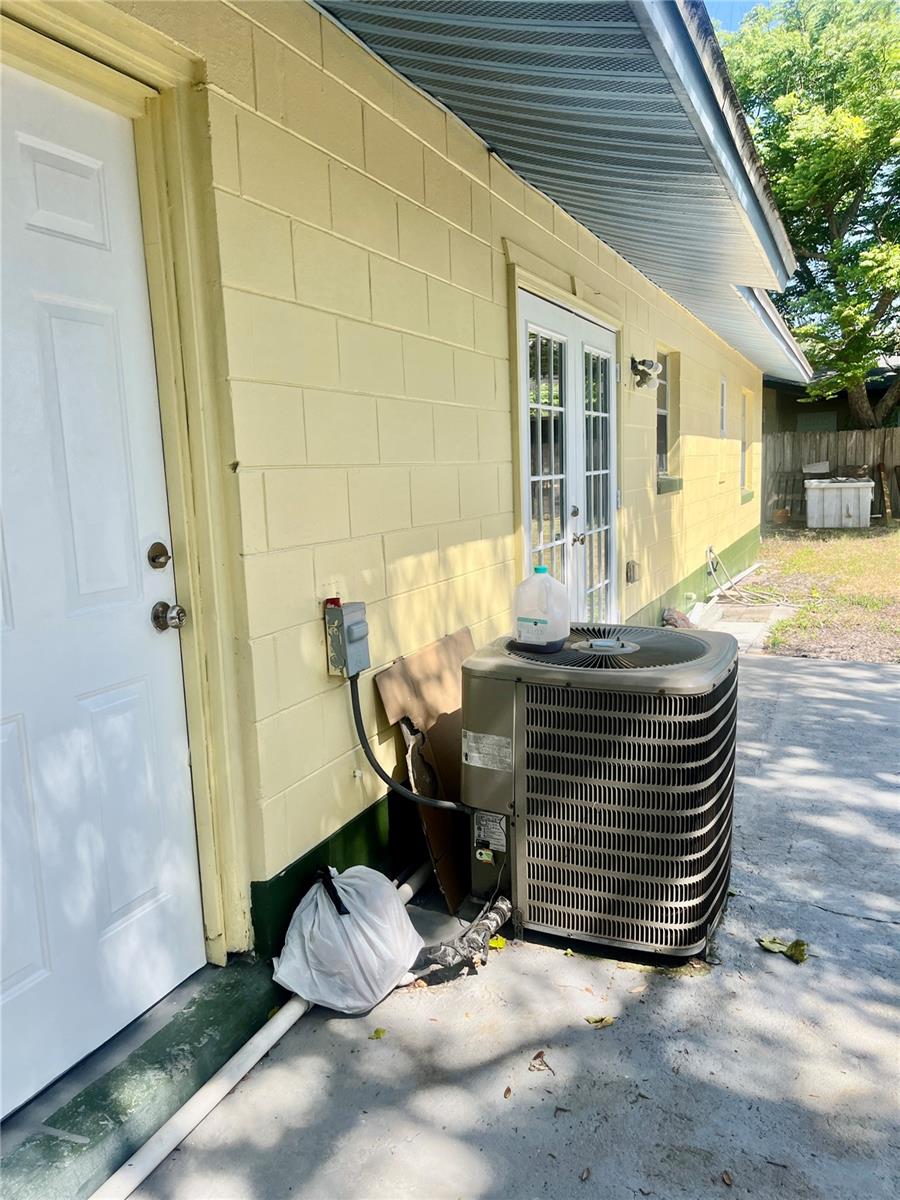 Image 3 of 16 For 235 Crabtree Avenue