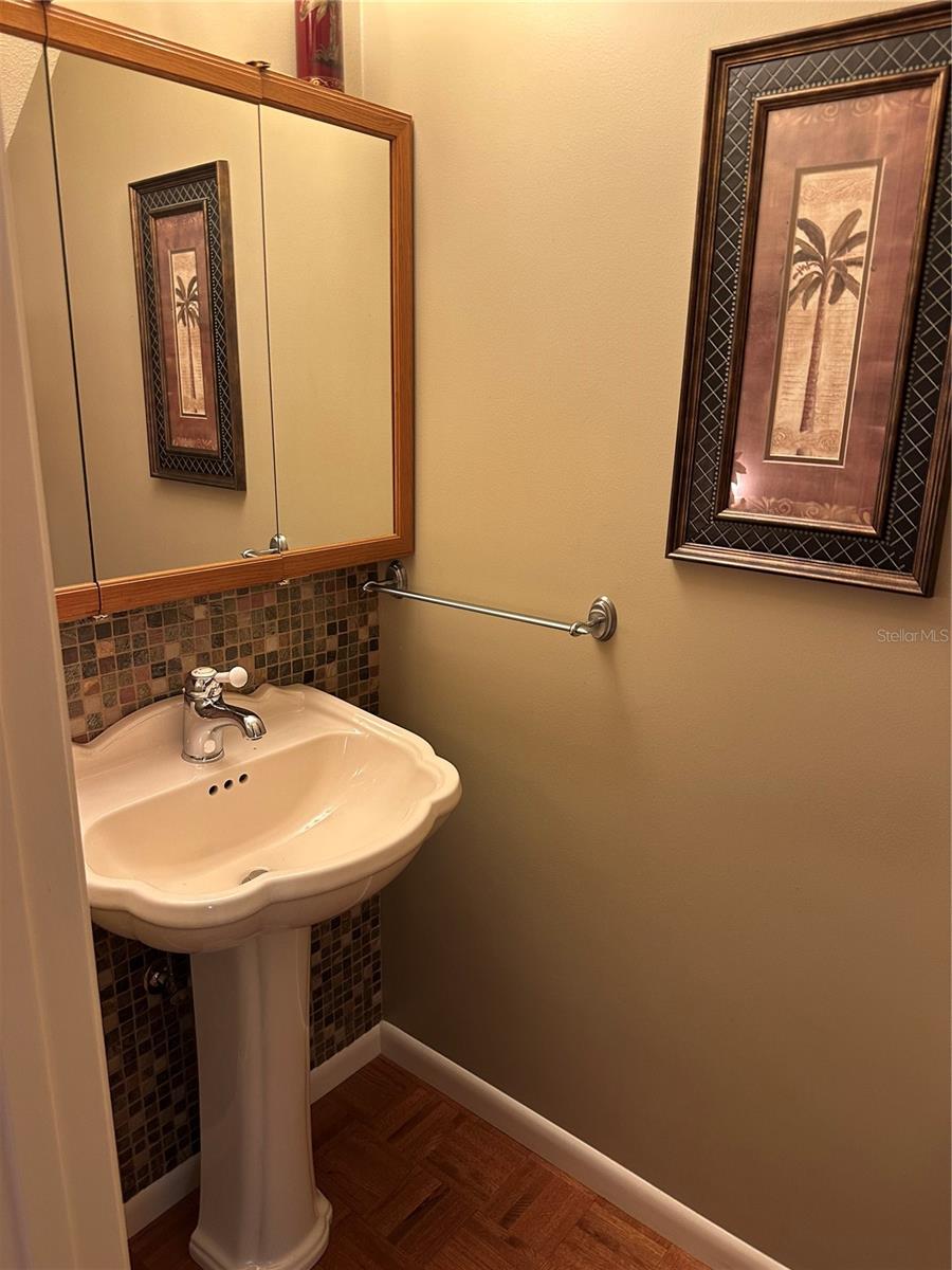 Image 17 of 37 For 802 Park Lake Circle 2