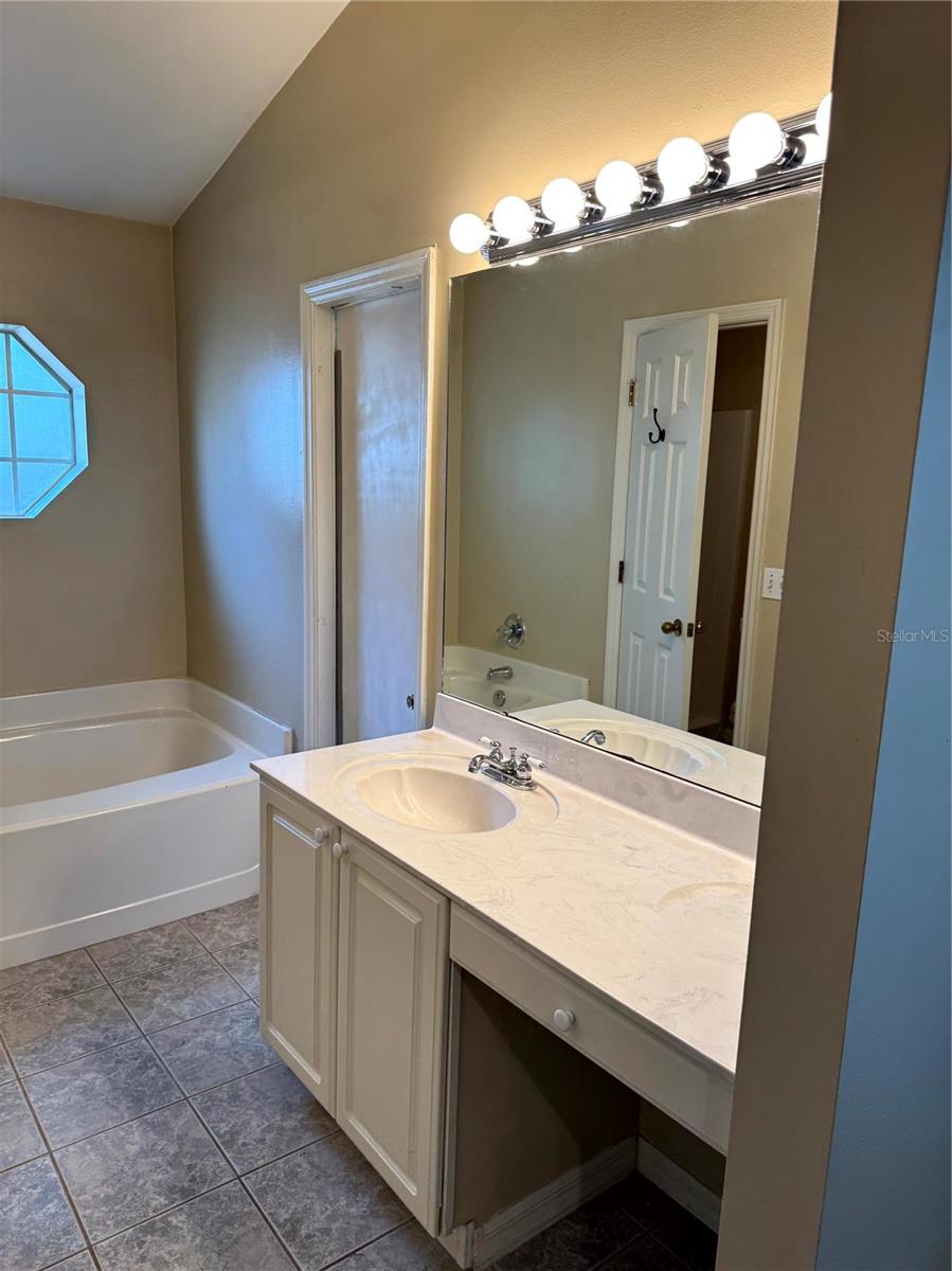 Image 10 of 35 For 2911 Saint James Lane