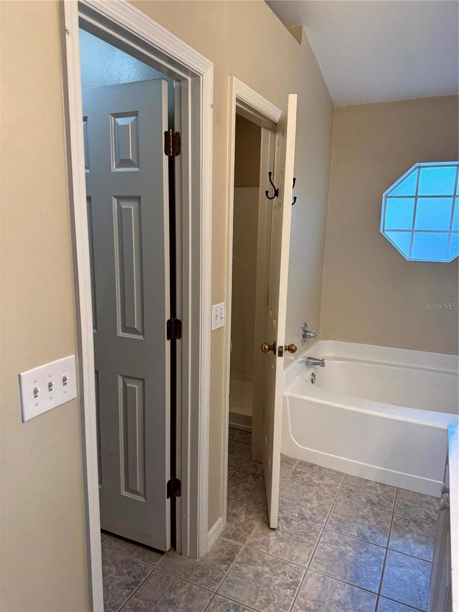 Image 11 of 35 For 2911 Saint James Lane