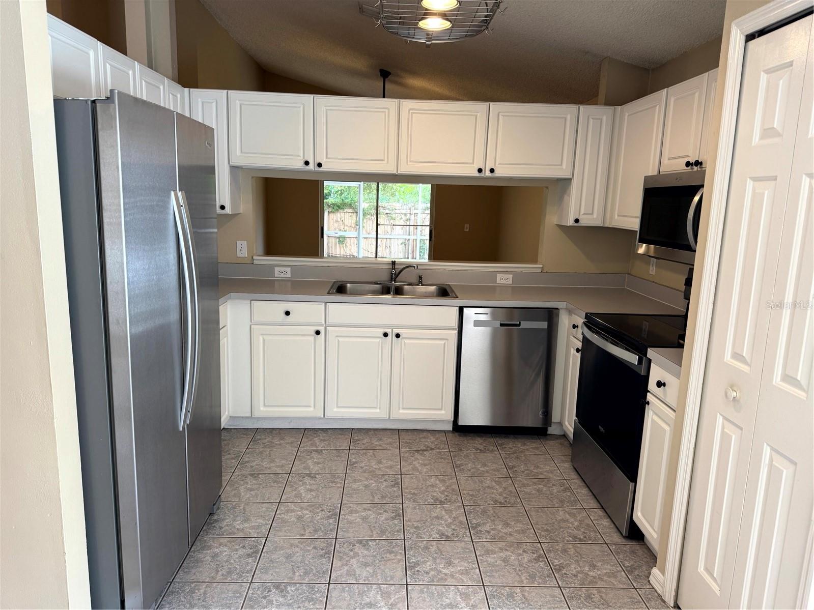 Image 6 of 35 For 2911 Saint James Lane