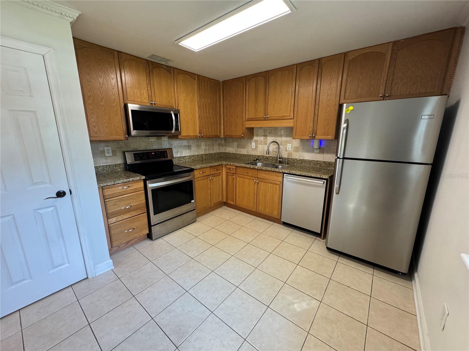 Image 2 of 23 For 2106 Clubside Drive 2106