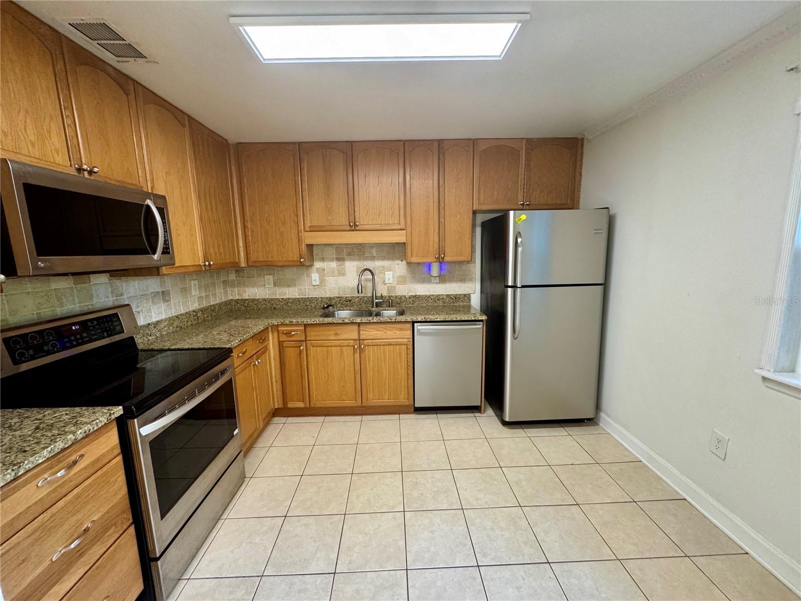 Image 4 of 23 For 2106 Clubside Drive 2106
