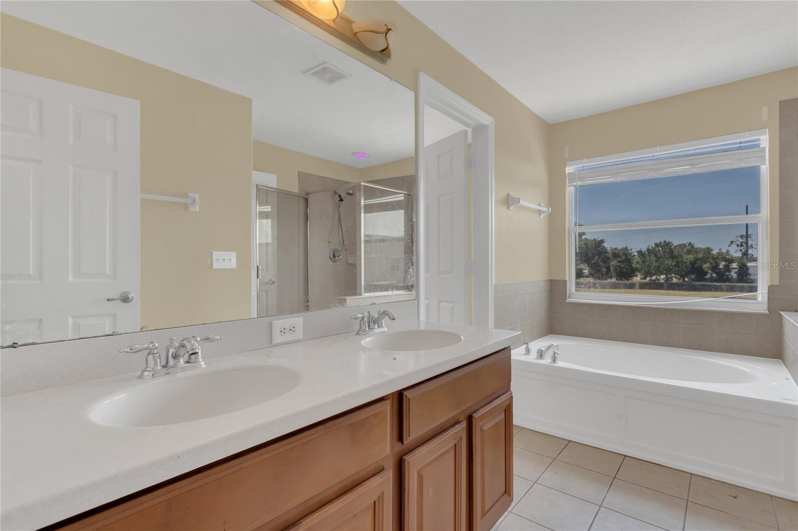 Listing photo id 16 for 4722 67th Avenue N