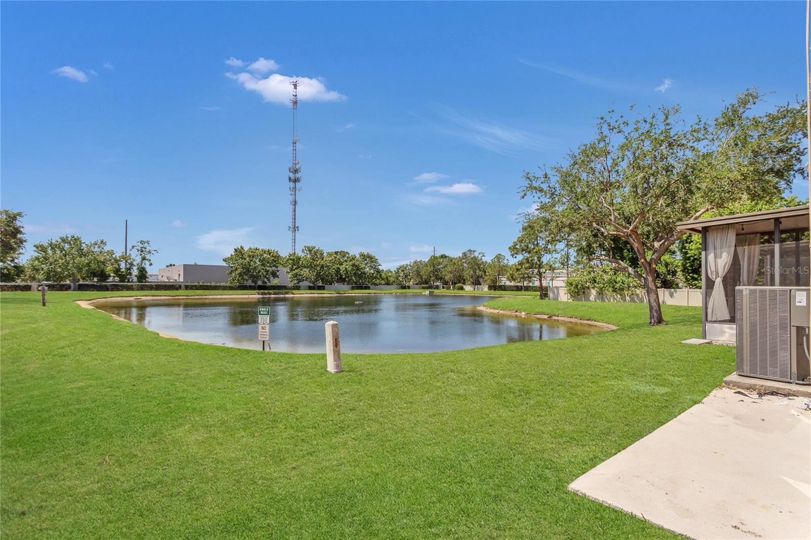 Listing photo id 17 for 4722 67th Avenue N