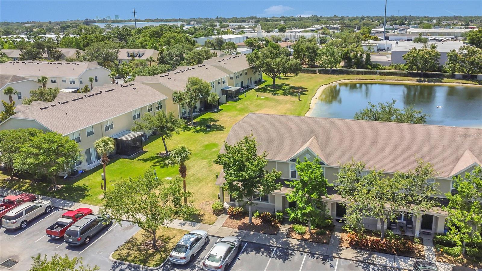 Listing photo id 21 for 4722 67th Avenue N