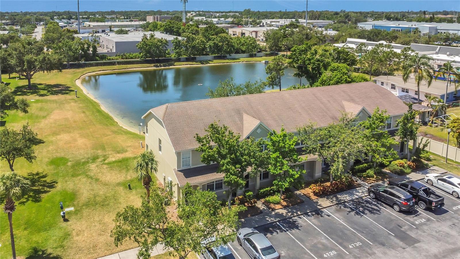 Listing photo id 22 for 4722 67th Avenue N