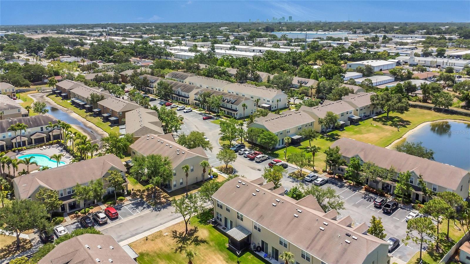 Listing photo id 24 for 4722 67th Avenue N
