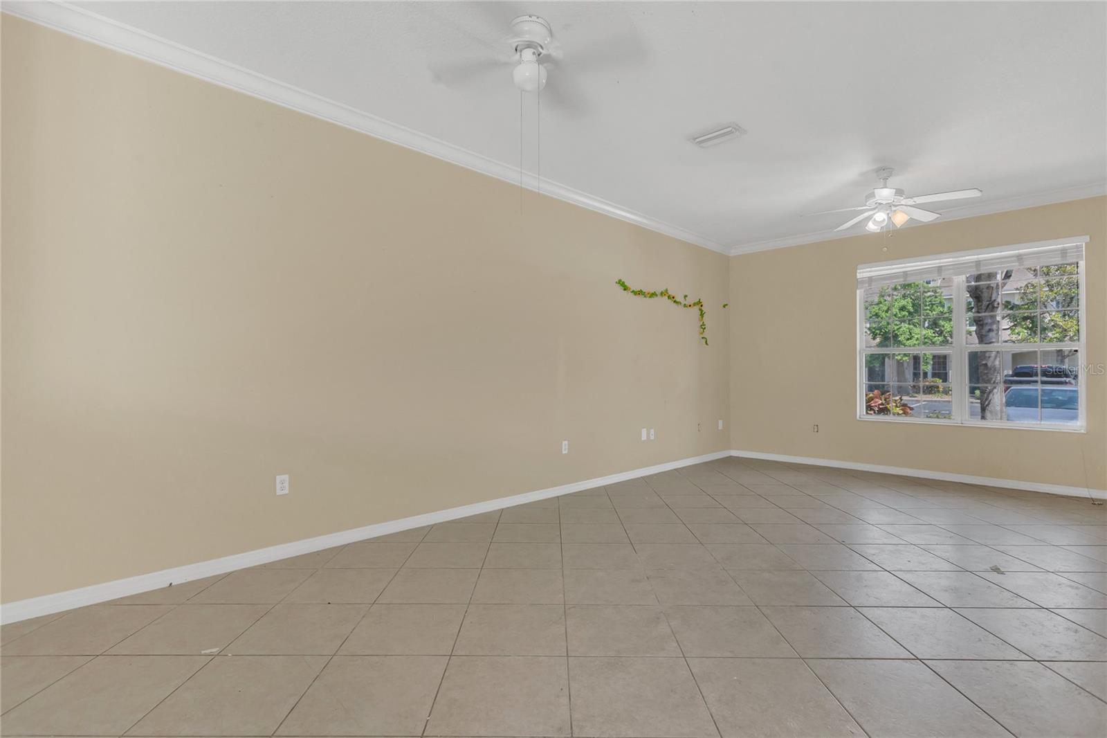 Listing photo id 3 for 4722 67th Avenue N