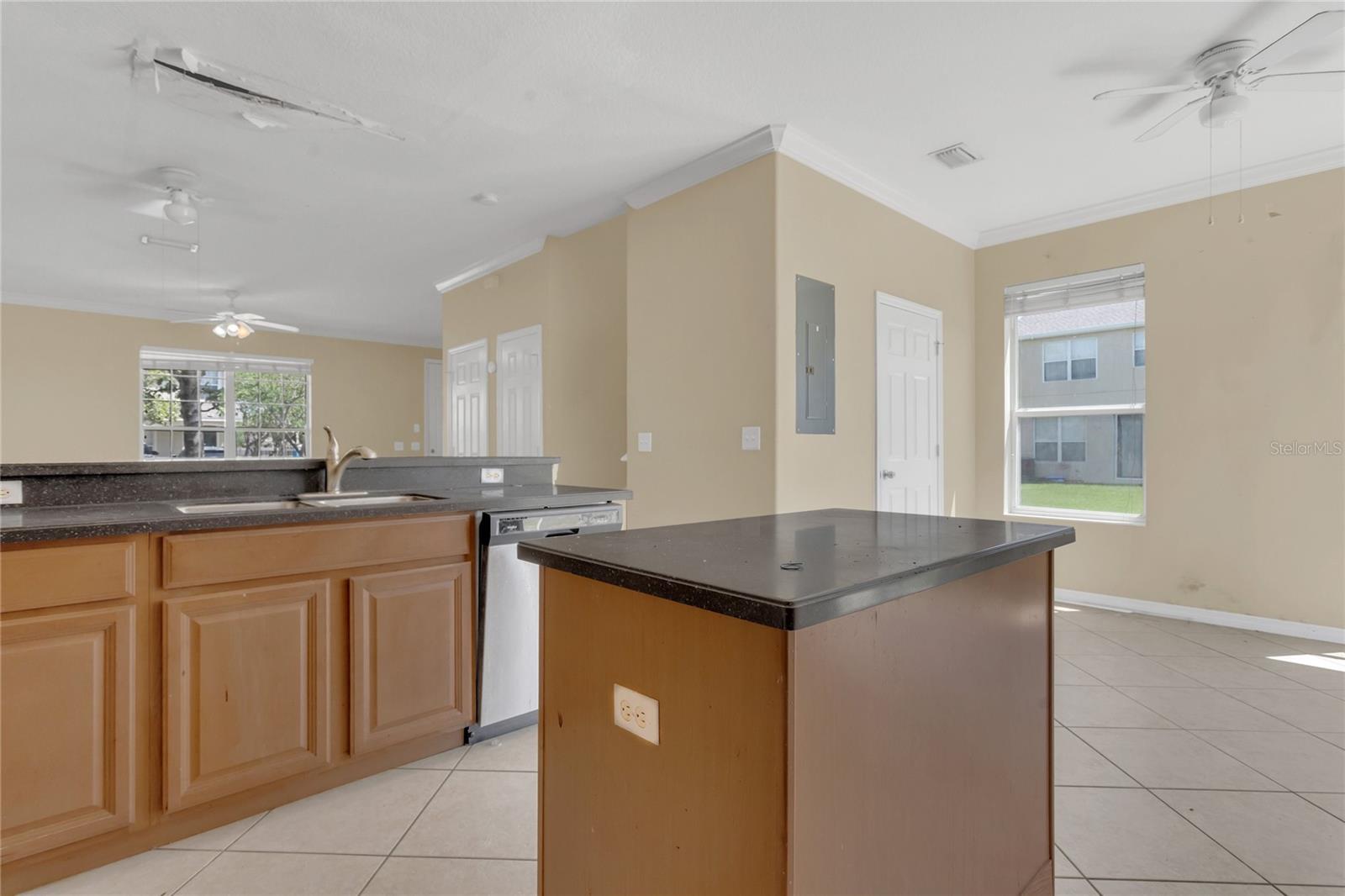 Listing photo id 6 for 4722 67th Avenue N