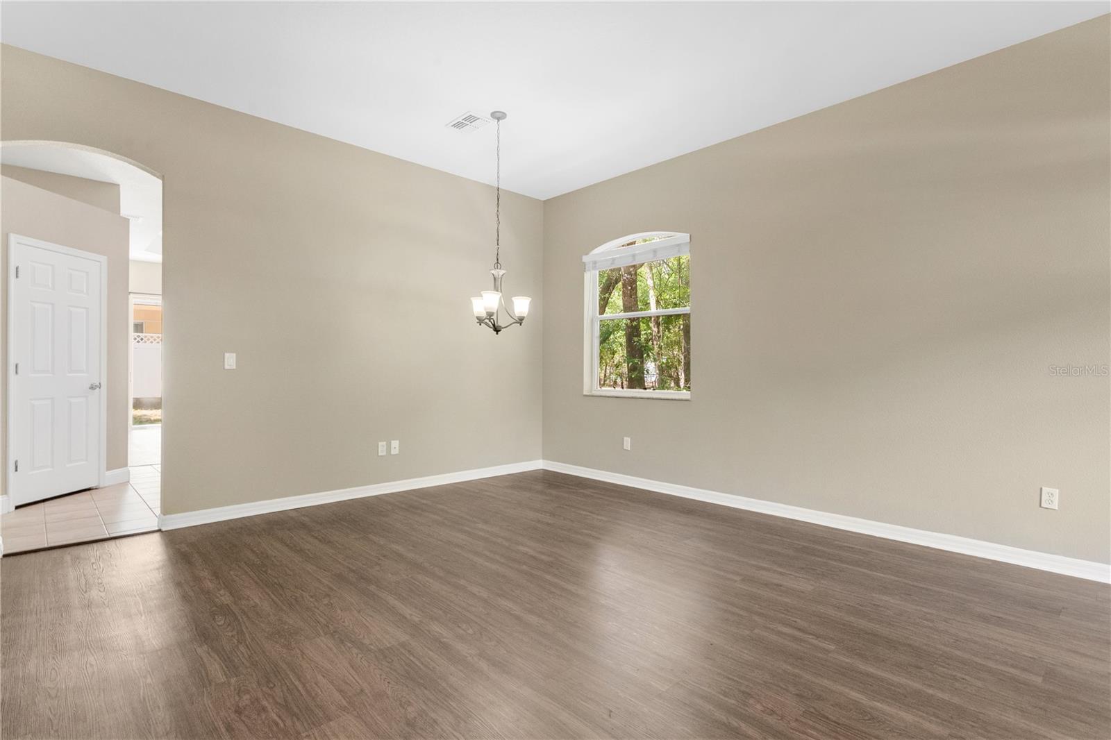 Listing photo id 2 for 12219 Hunters Lake Drive