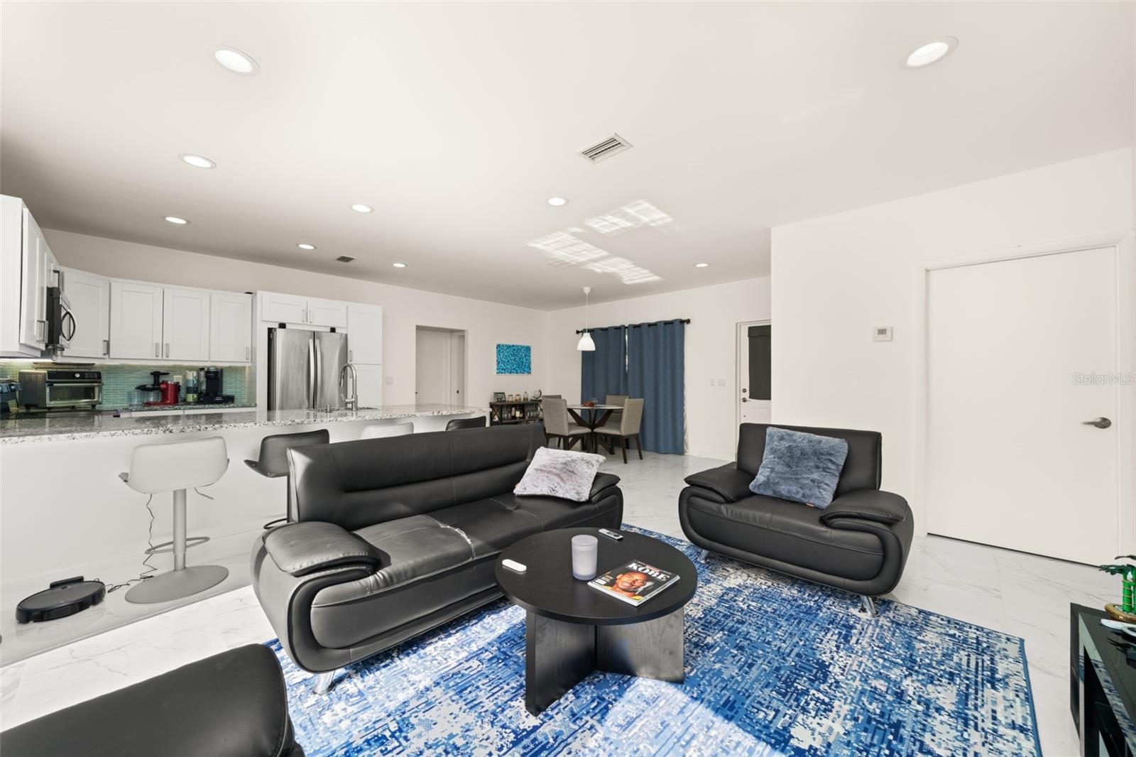 Image 11 of 35 For 827 Renault Avenue