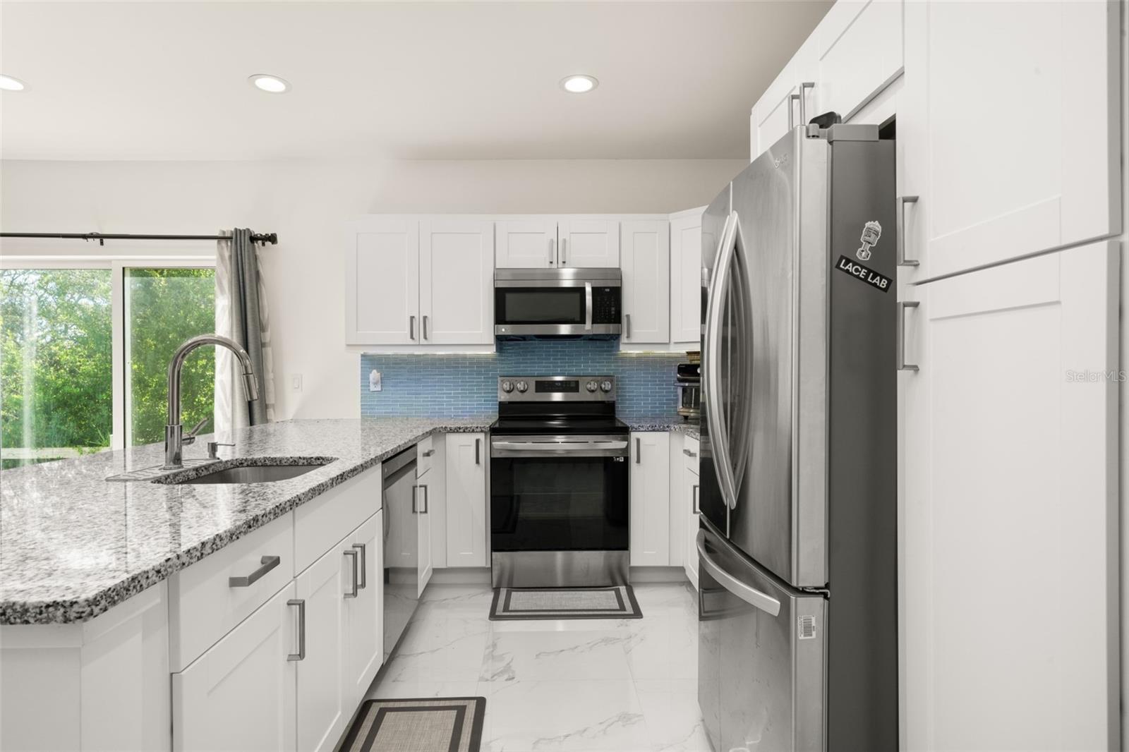 Image 7 of 35 For 827 Renault Avenue