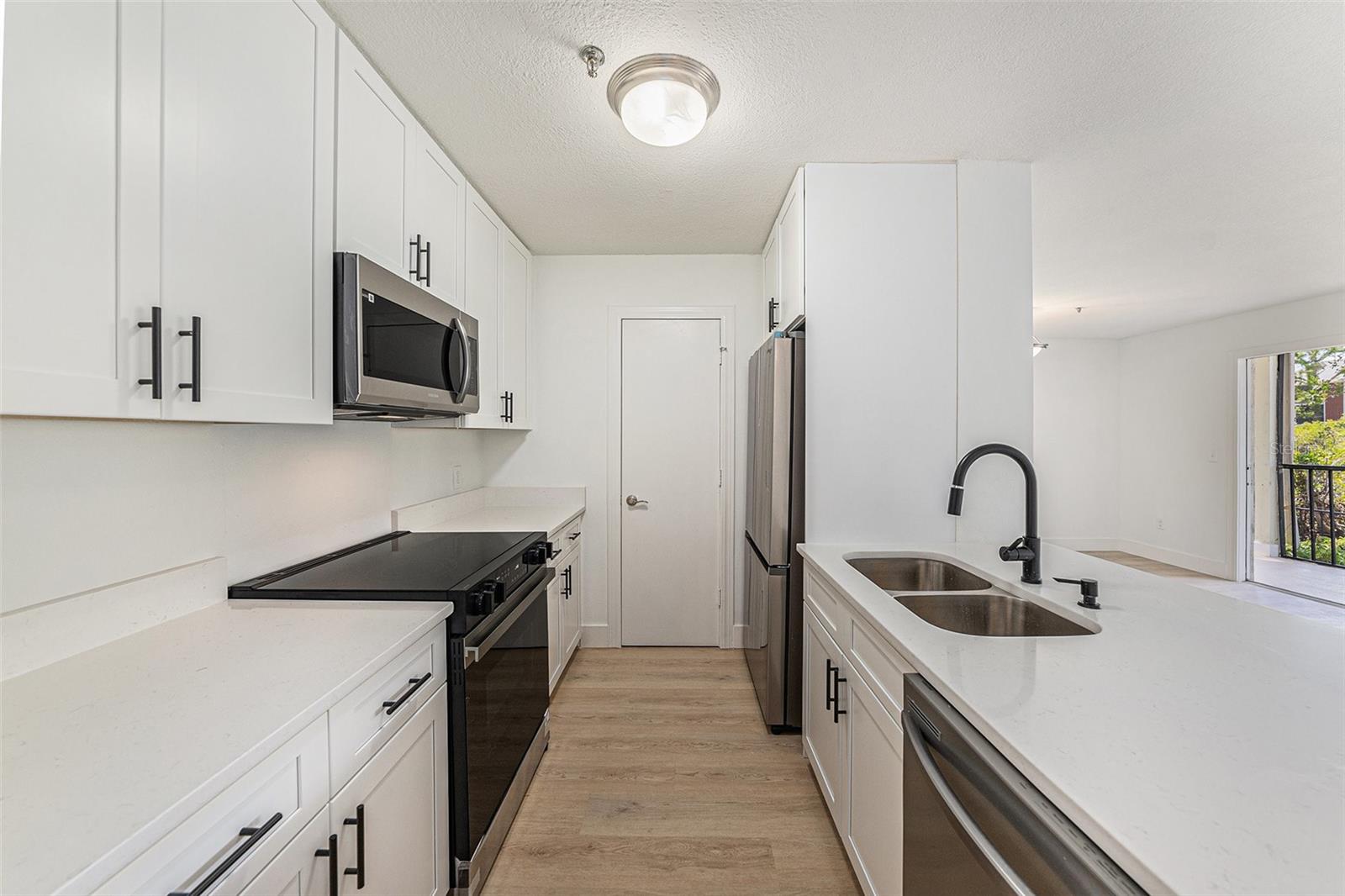 Listing photo id 8 for 11901 4th Street N 2107
