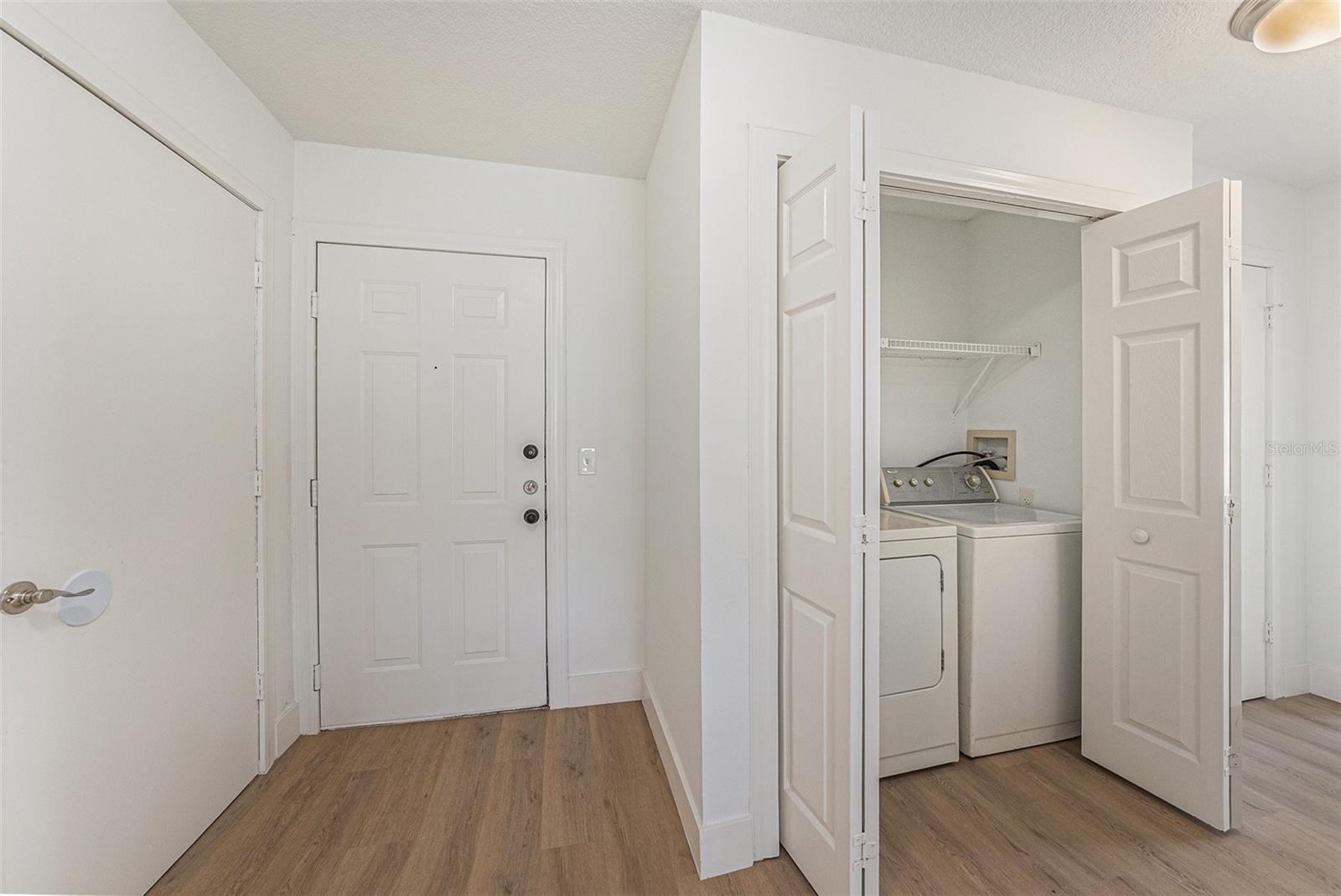 Listing photo id 9 for 11901 4th Street N 2107